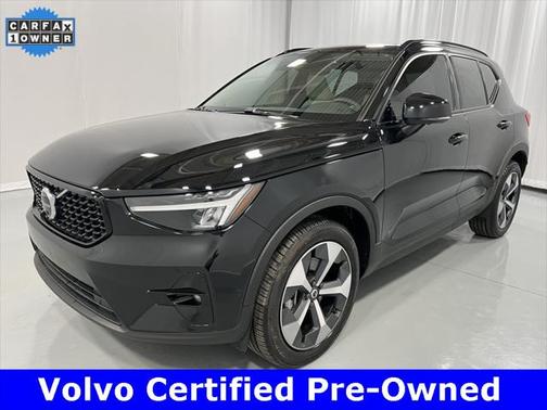 2023 Volvo XC40 B5 Plus Dark Theme