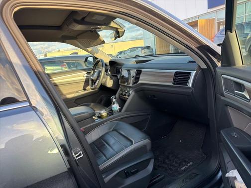 2021 Volkswagen Atlas 3.6L SEL Premium