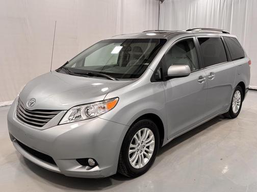 2013 Toyota Sienna XLE