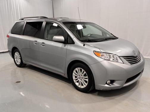 2013 Toyota Sienna XLE