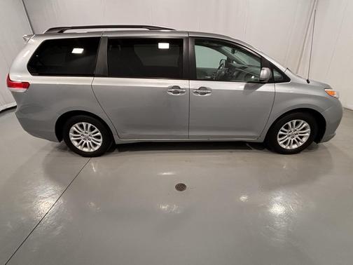 2013 Toyota Sienna XLE