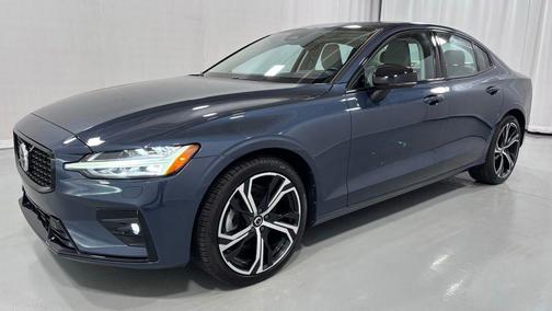Denim Blue Metallic 2024 Volvo S60 B5 Core Dark Theme