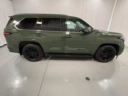 2023 Toyota Sequoia SR5