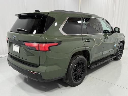 2023 Toyota Sequoia SR5