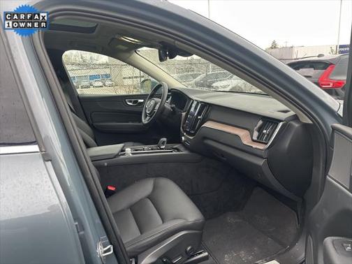2022 Volvo XC60 B5 Momentum
