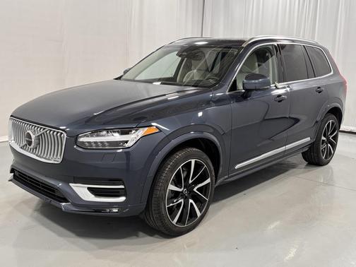 2023 Volvo XC90 B5 Plus