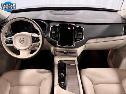 2023 Volvo XC90 B5 Plus