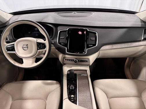 2023 Volvo XC90 B5 Plus
