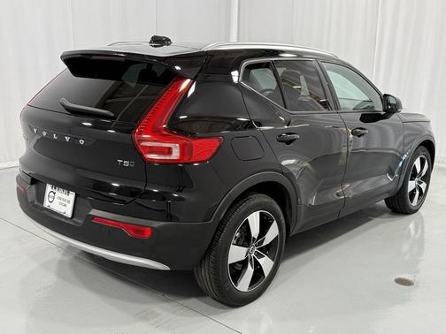 2020 Volvo XC40 T5 Momentum