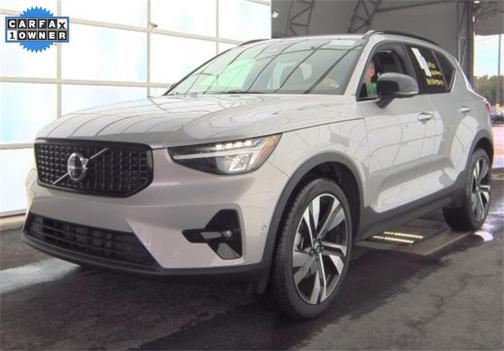 2025 Volvo XC40 B5 Plus Dark Theme