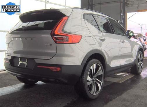 2025 Volvo XC40 B5 Plus Dark Theme