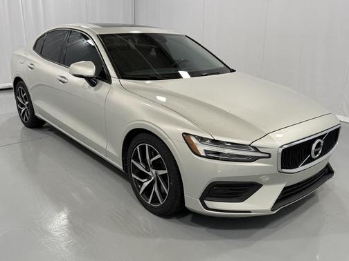 2019 Volvo S60 T6 Momentum