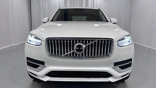 Crystal White Metallic 2025 Volvo XC90 Plug-In Hybrid T8 Plus 7-Seater
