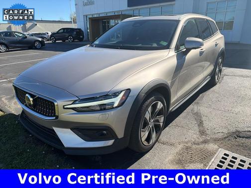 2023 Volvo V60 Cross Country B5 Plus
