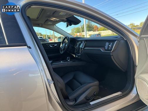 2023 Volvo V60 Cross Country B5 Plus
