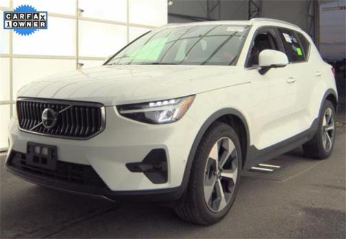 2025 Volvo XC40 B5 Plus Bright Theme