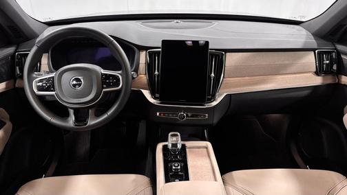 2025 Volvo XC90 B5 Plus 7-Seater