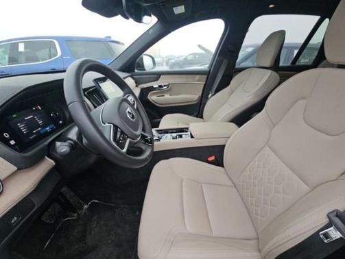 2025 Volvo XC90 B5 Plus 7-Seater