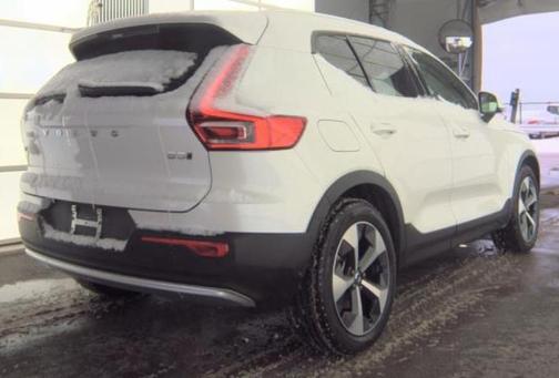 2025 Volvo XC40 B5 Core Bright Theme