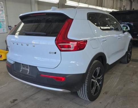 2025 Volvo XC40 B5 Core Bright Theme