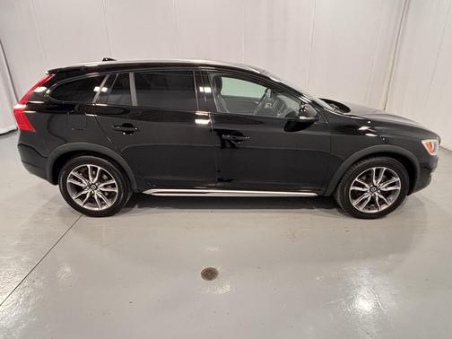 2016 Volvo V60 Cross Country T5