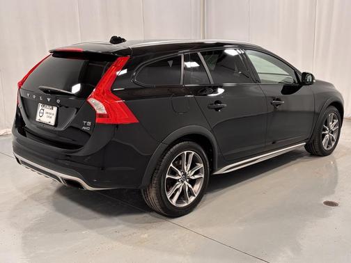2016 Volvo V60 Cross Country T5