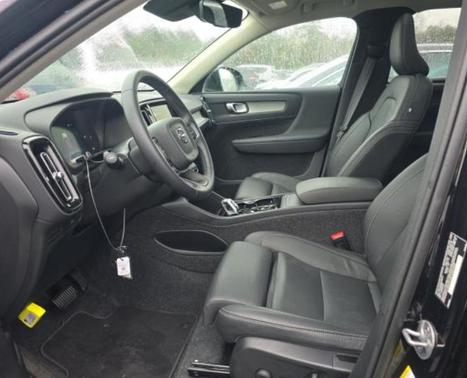 2025 Volvo XC40 B5 Plus Bright Theme