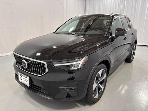 Onyx Black 2025 Volvo XC40 B5 Plus Bright Theme