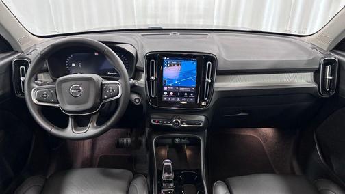 Onyx Black Metallic 2025 Volvo XC40 B5 Plus Bright Theme