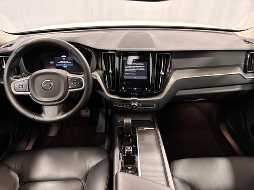 2025 Volvo XC60 B5 Core