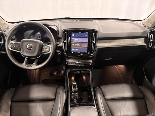 2025 Volvo XC40 B5 Plus Bright Theme