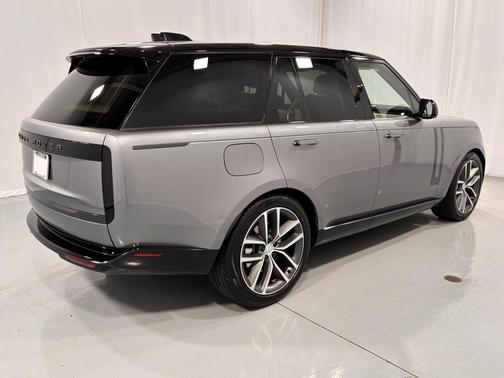 2025 Land Rover Range Rover P400 SE