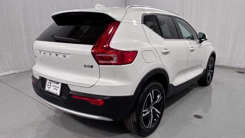 Crystal White Metallic 2023 Volvo XC40 B5 Plus Bright Theme