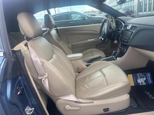 2011 Chrysler 200 Limited