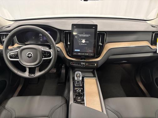 2025 Volvo XC60 B5 Plus