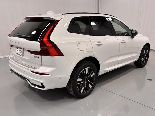 2025 Volvo XC60 B5 Plus
