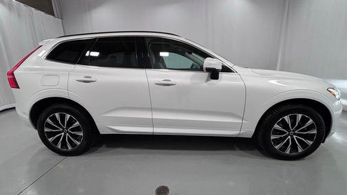 Crystal White Metallic 2023 Volvo XC60 B5 Core