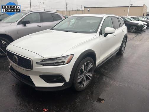 2023 Volvo V60 Cross Country B5 Plus