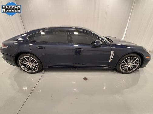 2022 Porsche Panamera 4 Executive