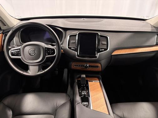 2025 Volvo XC90 B6 Plus 7-Seater