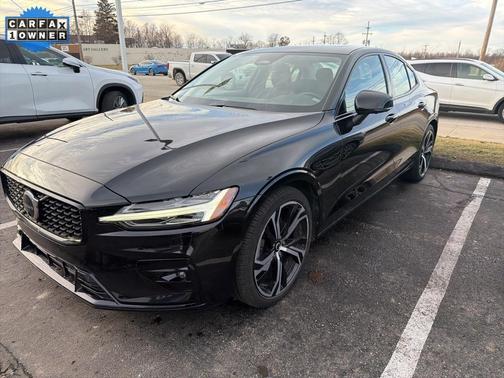 2024 Volvo S60 B5 Plus Dark Theme