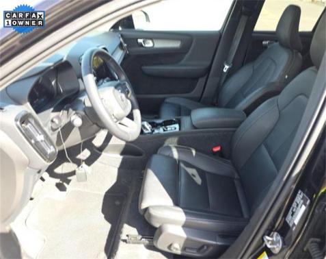 2025 Volvo XC40 B5 Plus Dark Theme