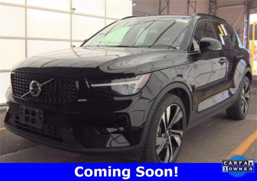 2025 Volvo XC40 B5 Plus Dark Theme