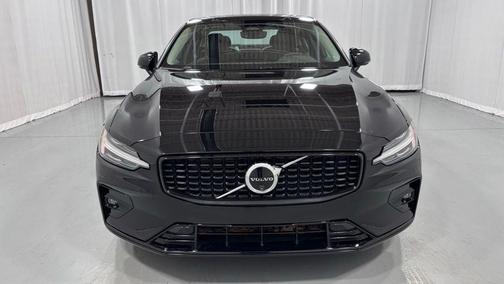 Onyx Black 2025 Volvo S60 B5 Plus