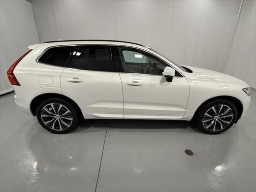 2022 Volvo XC60 Momentum