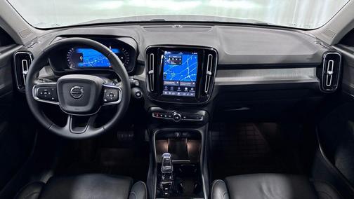 Onyx Black Metallic 2023 Volvo XC40 B5 Plus Dark Theme