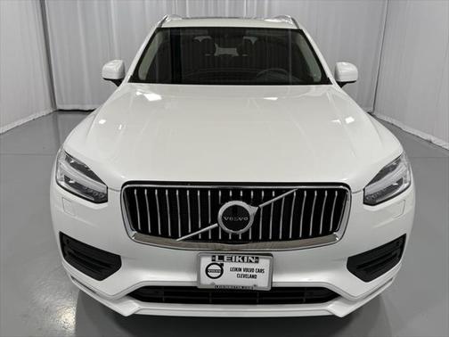 2022 Volvo XC90 T6 Momentum