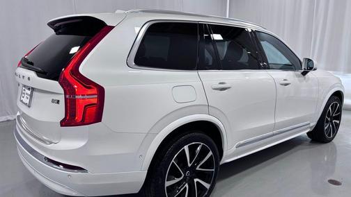 Crystal White Metallic 2023 Volvo XC90 B5 Plus