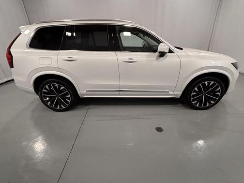 2025 Volvo XC90 B6 Plus 7-Seater
