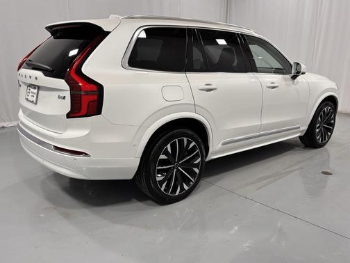 2025 Volvo XC90 B6 Plus 7-Seater